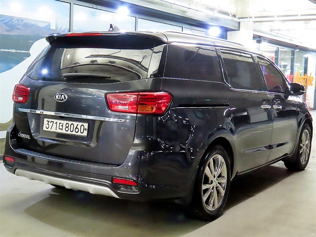 KIA Carnival - Vista 4