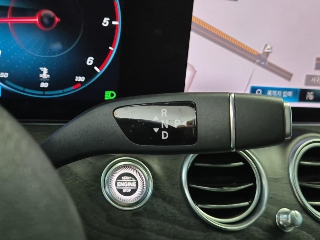 Mercedes Benz E class - Vista 8