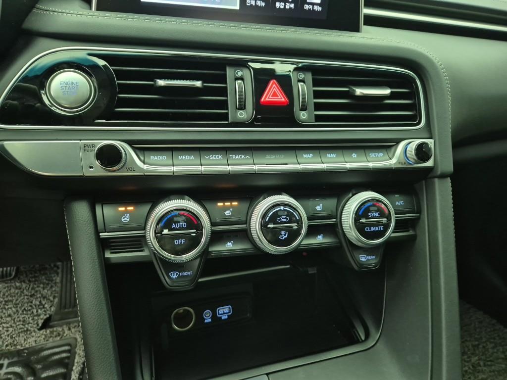 Genesis G70 - Vista 10