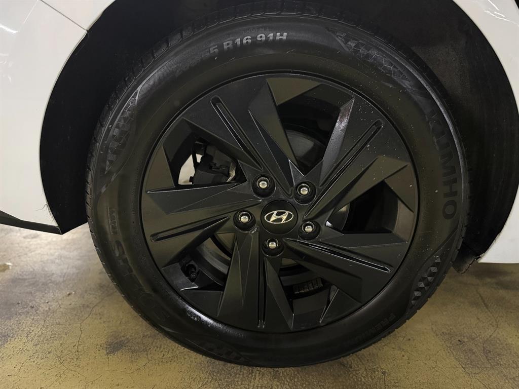 HYUNDAI Avante - Vista 5