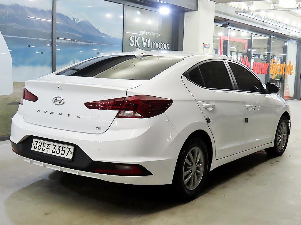 HYUNDAI Avante - Vista 4