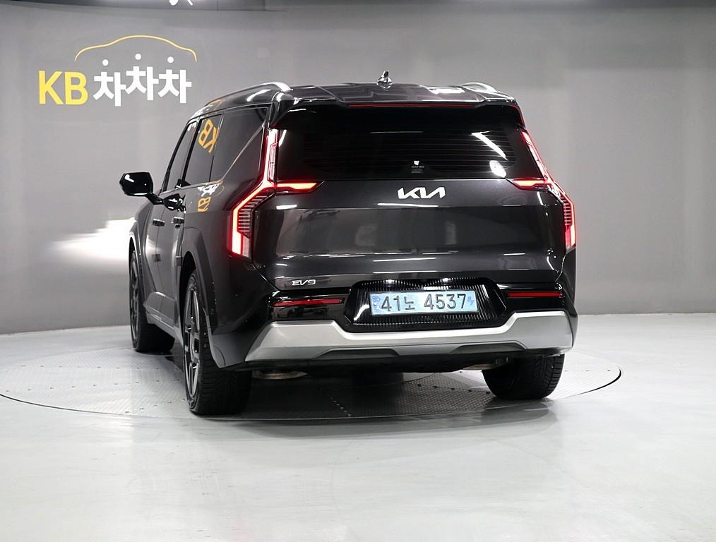 KIA EV9 - Vista 4