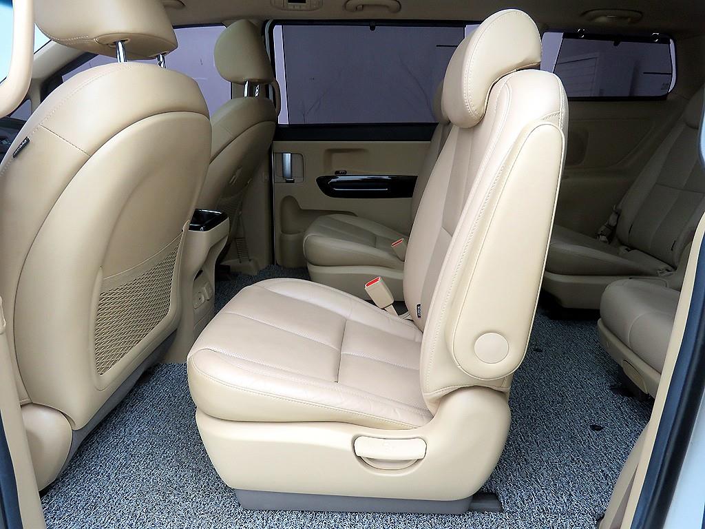 KIA Carnival - Vista 8