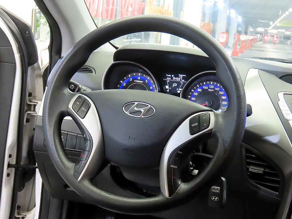 HYUNDAI Avante - Vista 7