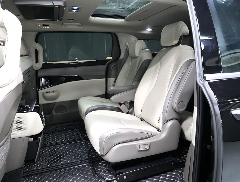 KIA Carnival - Vista 10