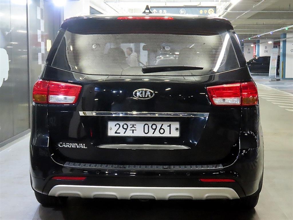 KIA Carnival - Vista 5