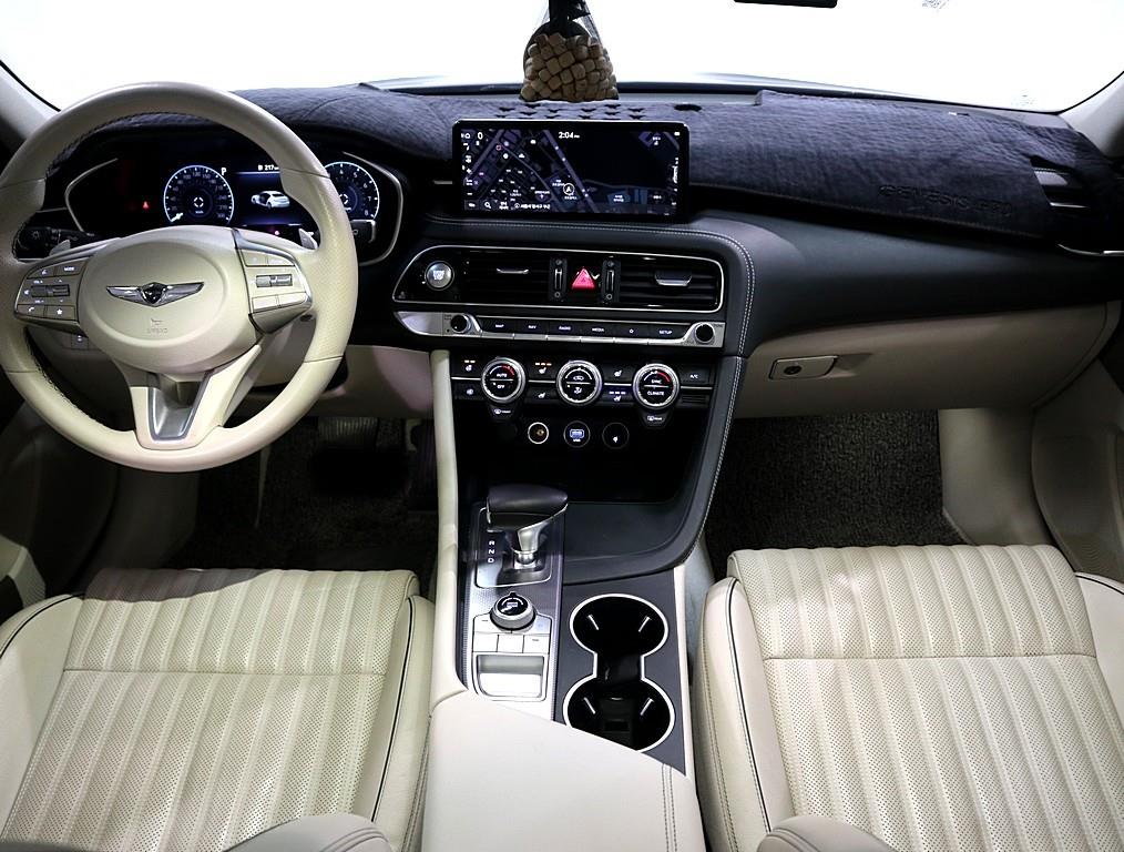 Genesis G70 - Vista 5