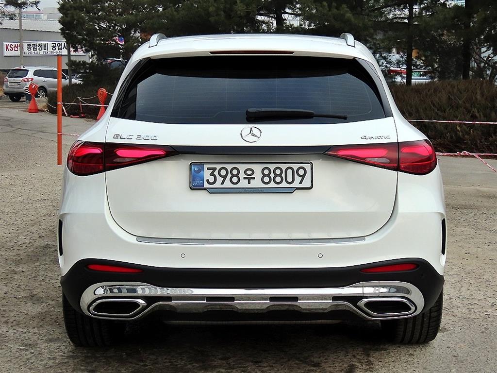 Mercedes Benz GLC Class - Vista 4