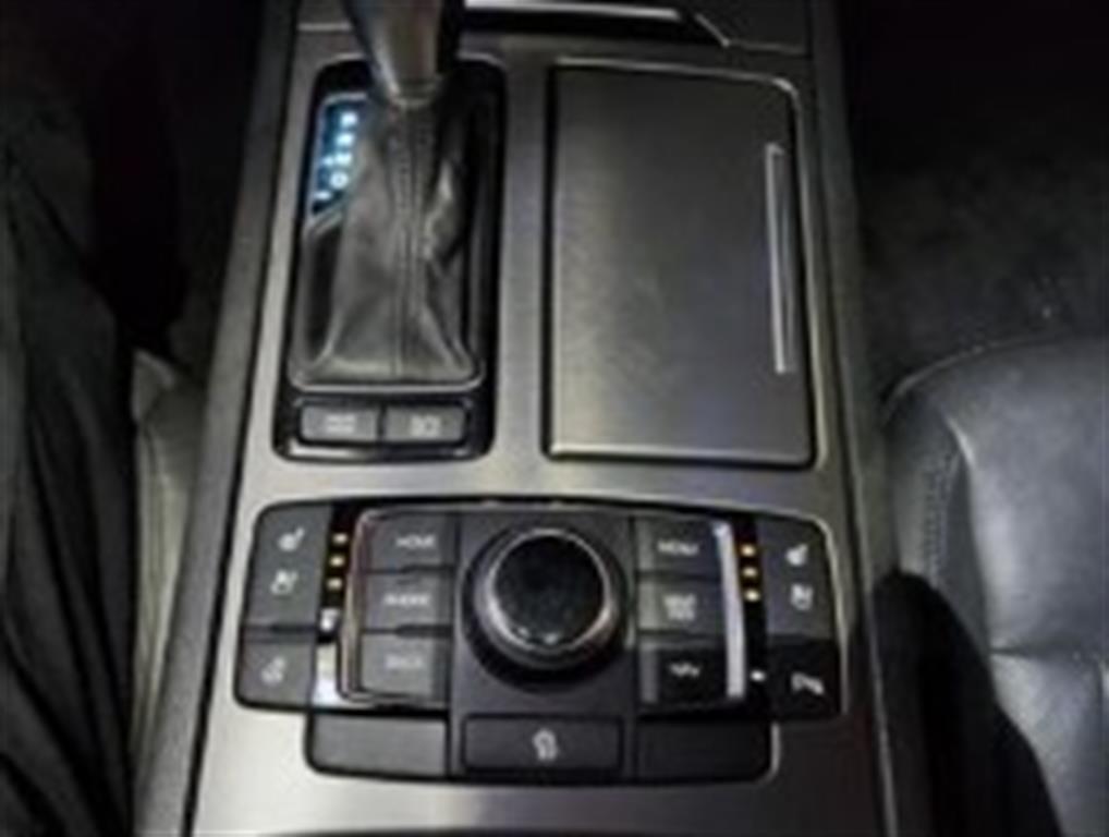 HYUNDAI Genesis - Vista 5