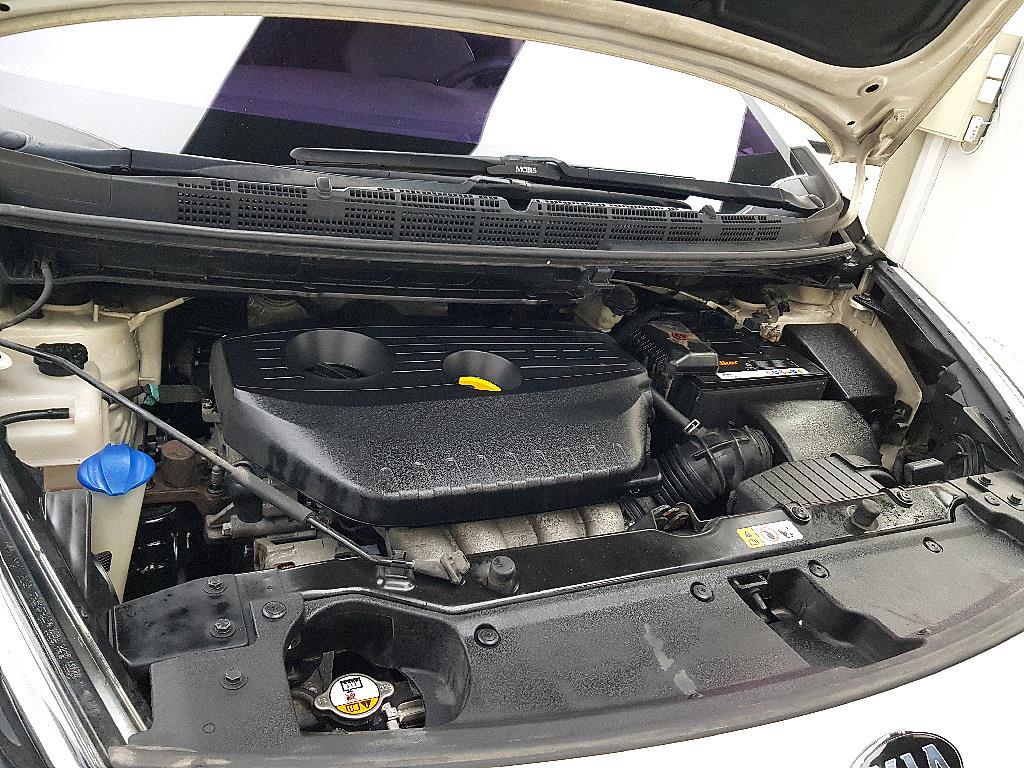 KIA Carens - Vista 6