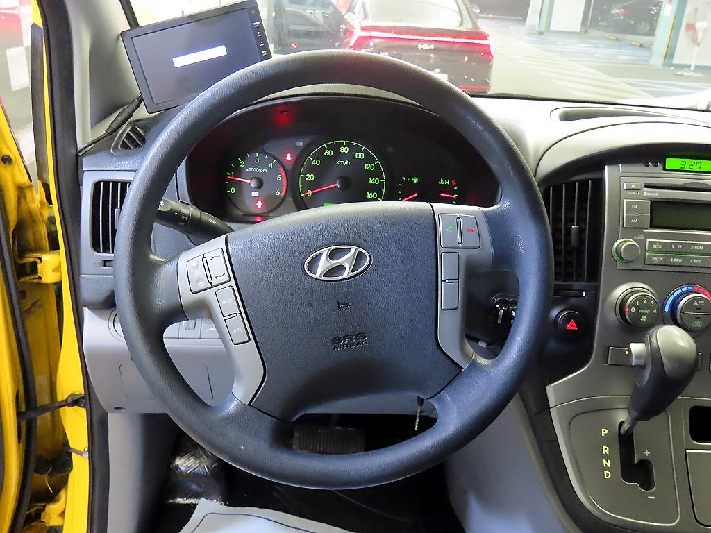 HYUNDAI Starex - Vista 9