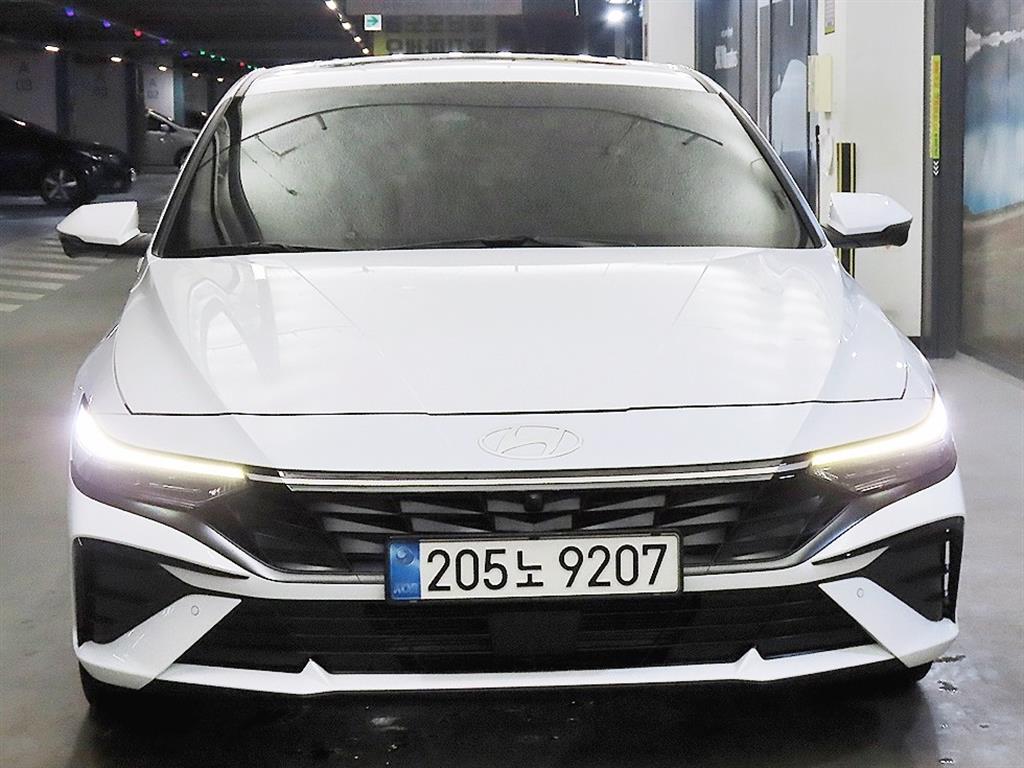 HYUNDAI Avante - Vista 2