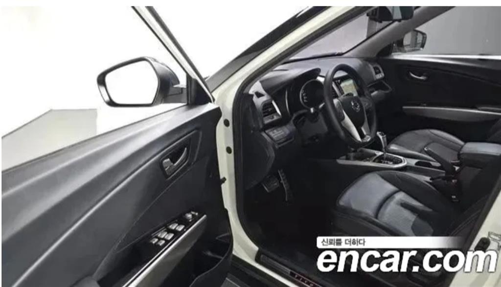 Ssangyong Tivoli - Vista 11