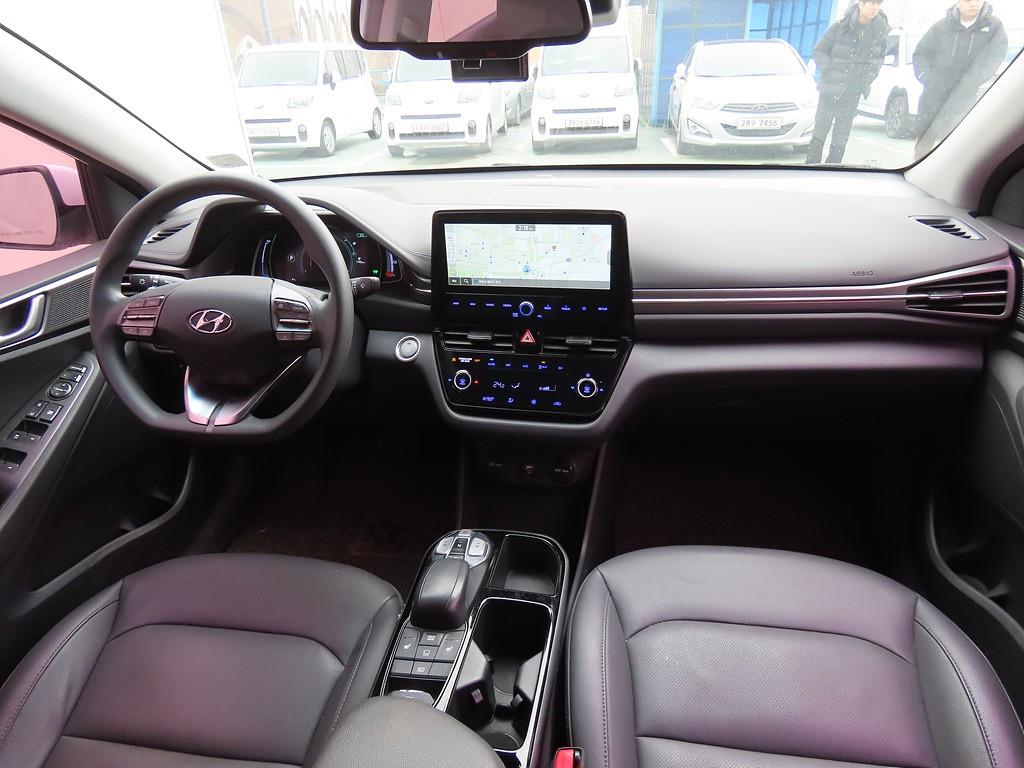 HYUNDAI Ioniq - Vista 5