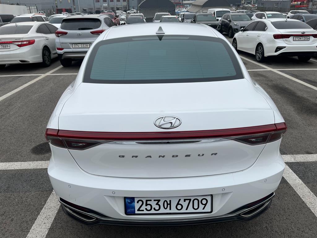 HYUNDAI Grandeur - Vista 2