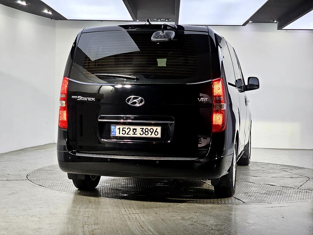 HYUNDAI Starex - Vista 3