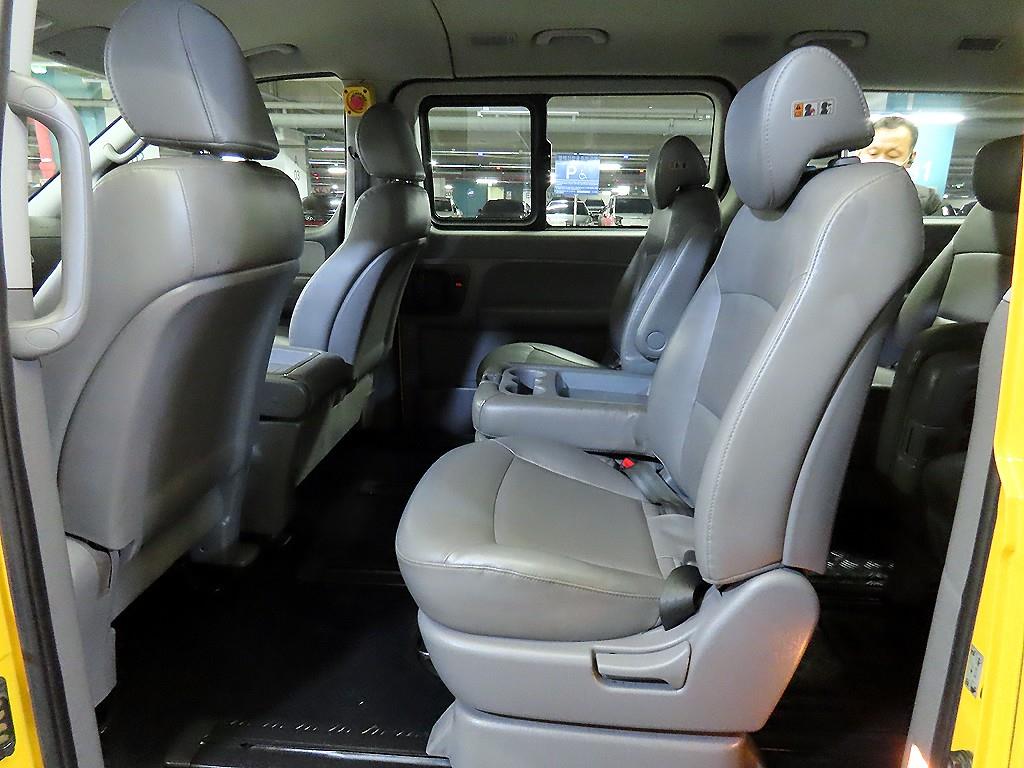 HYUNDAI Starex - Vista 7