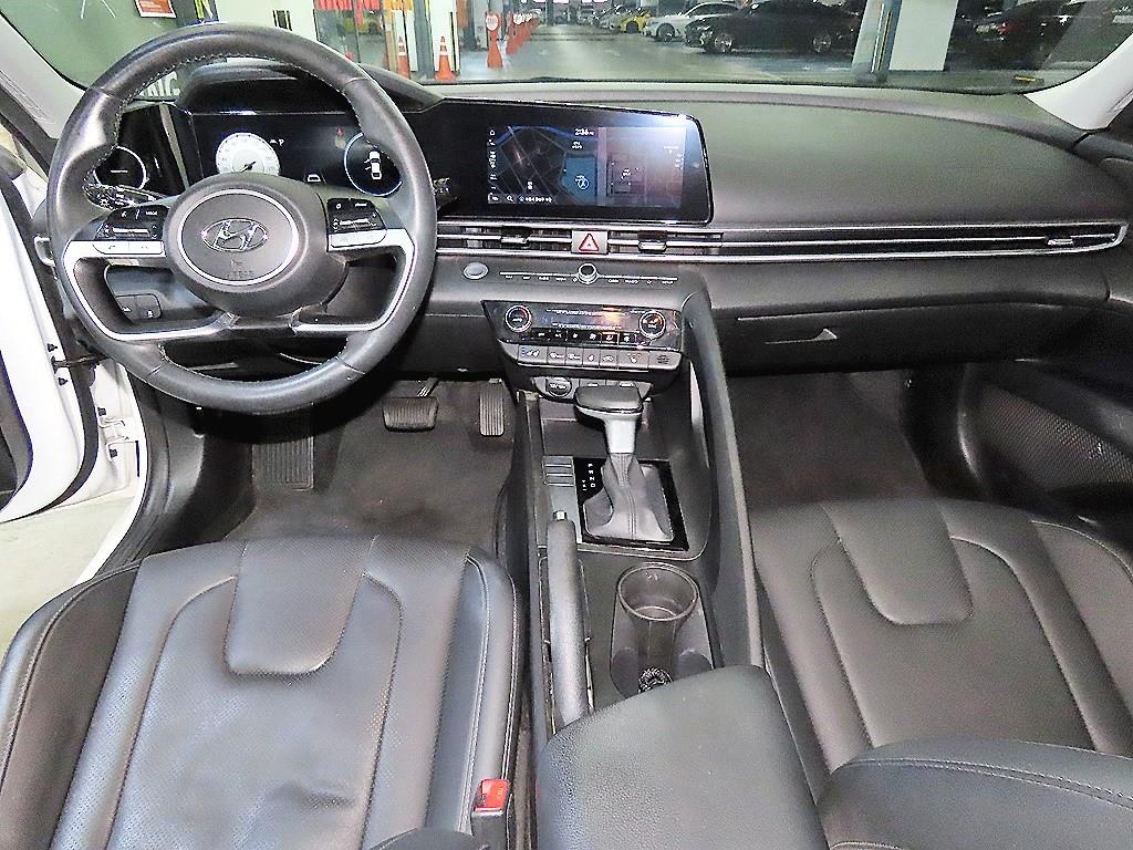 HYUNDAI Avante - Vista 10