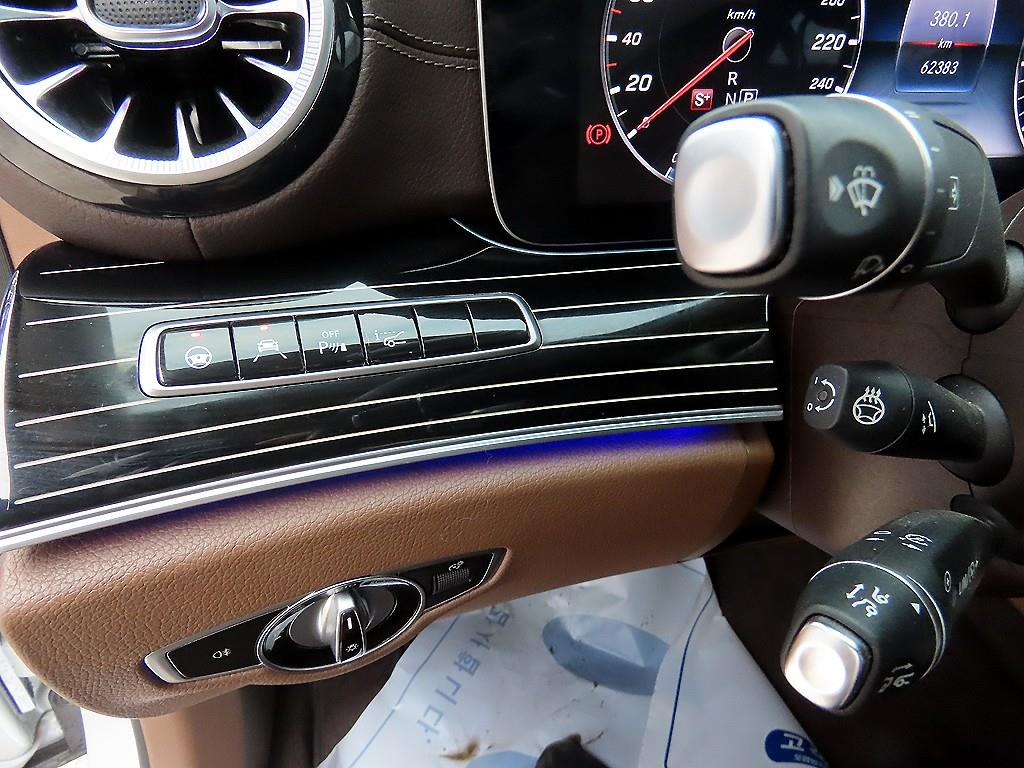 Mercedes Benz E class - Vista 12