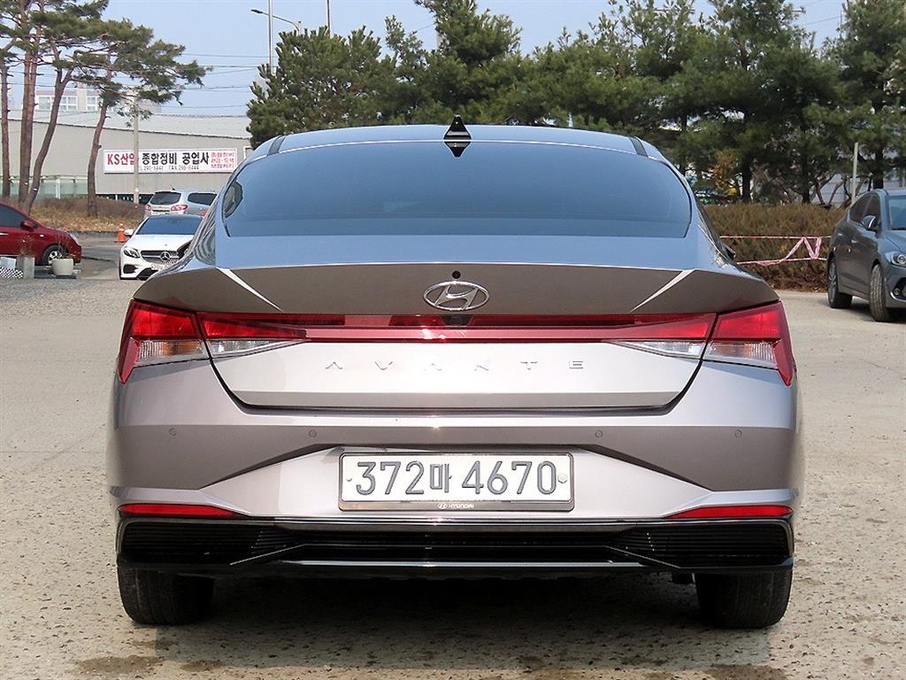 HYUNDAI Avante - Vista 4