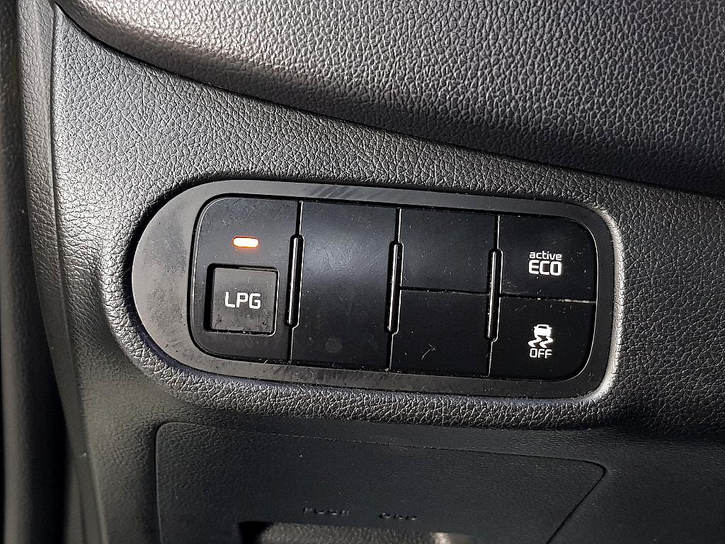 KIA Carens - Vista 12