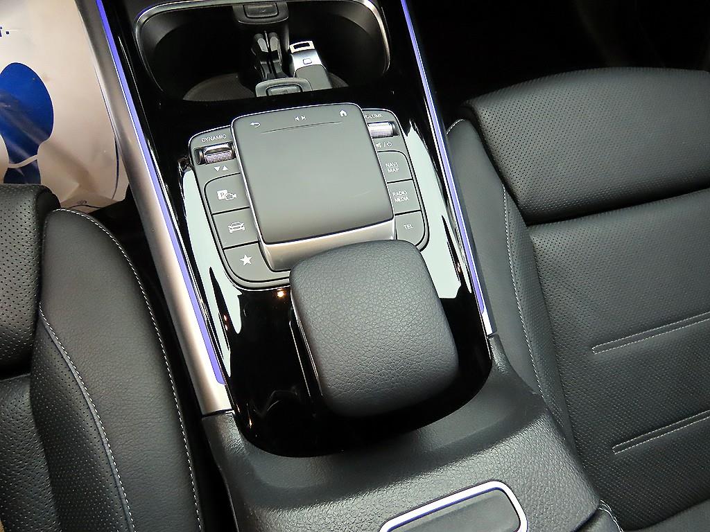 Mercedes Benz EQA - Vista 12