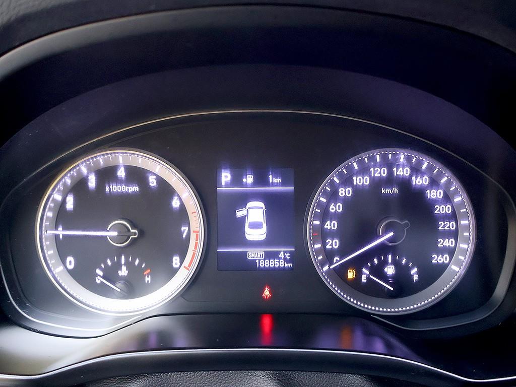 HYUNDAI Grandeur - Vista 11