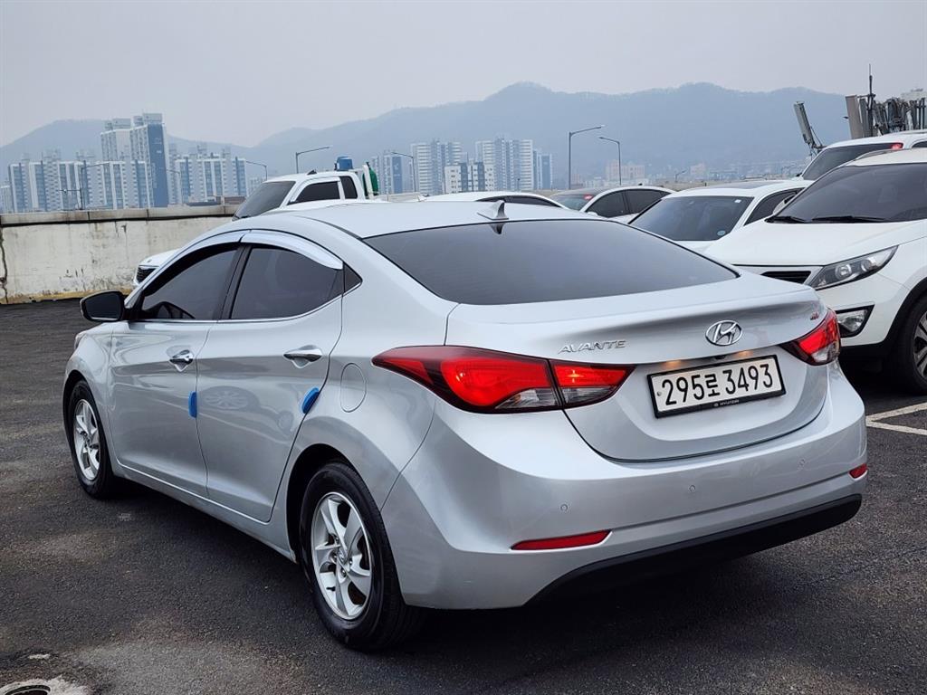 HYUNDAI Avante - Vista 4