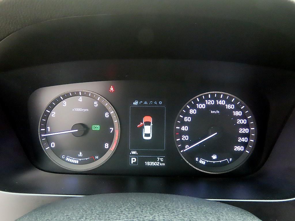 HYUNDAI Sonata - Vista 9
