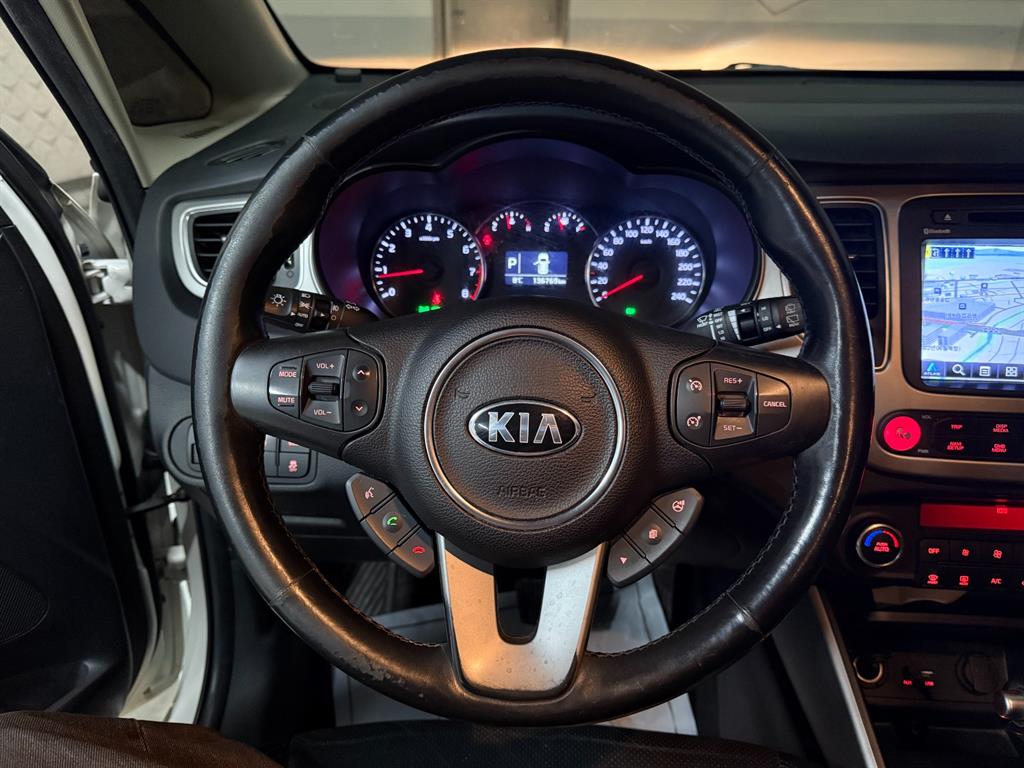 KIA Carens - Vista 8
