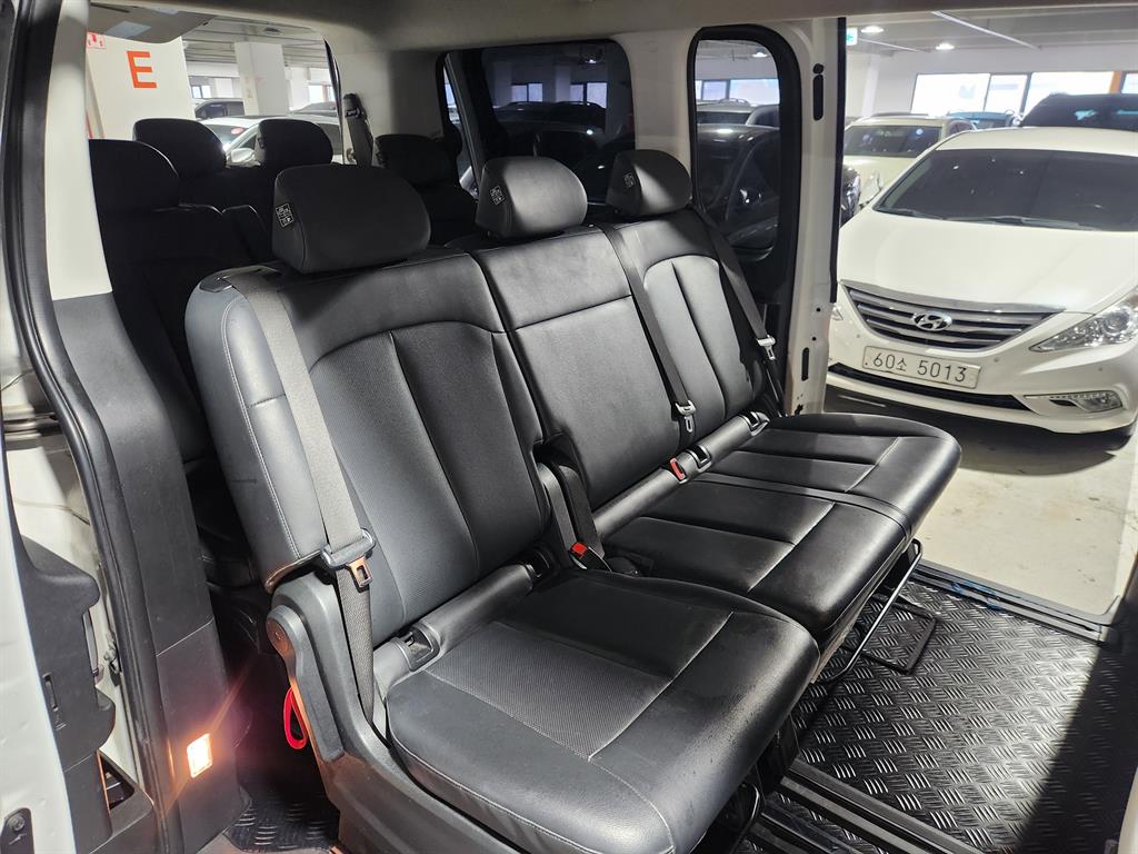 HYUNDAI Staria - Vista 9