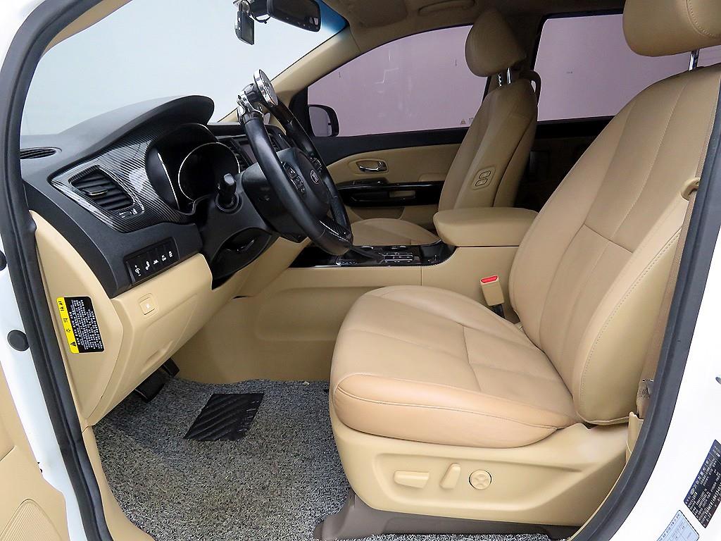 KIA Carnival - Vista 7