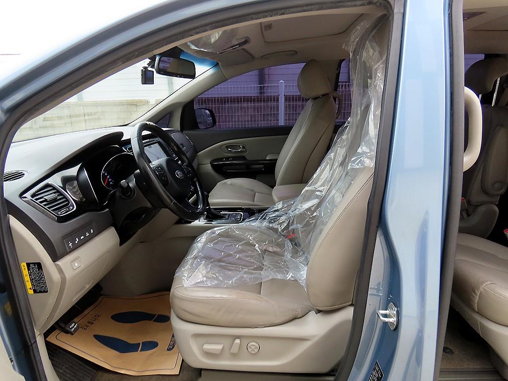 KIA Carnival - Vista 5