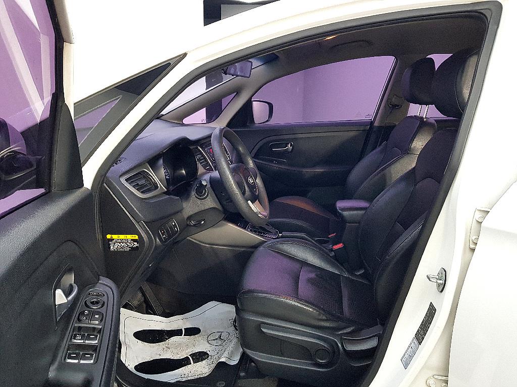 KIA Carens - Vista 8