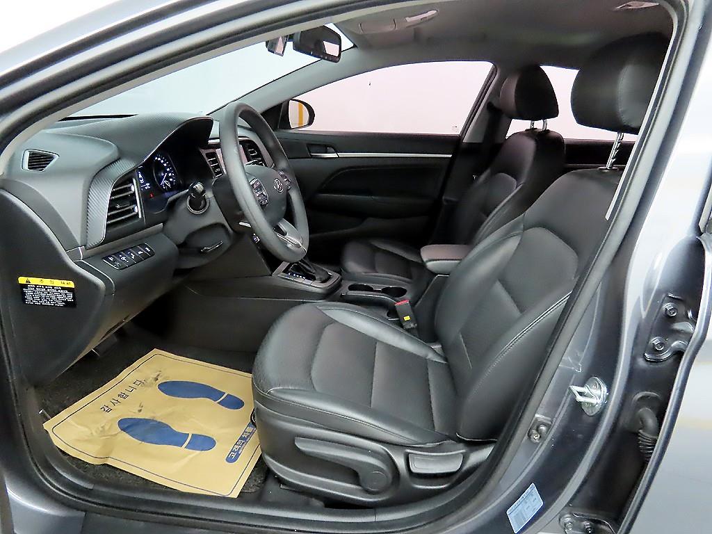 HYUNDAI Avante - Vista 5