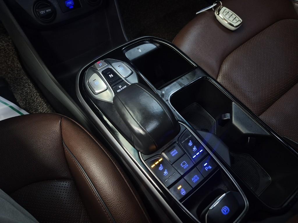 HYUNDAI Ioniq - Vista 8