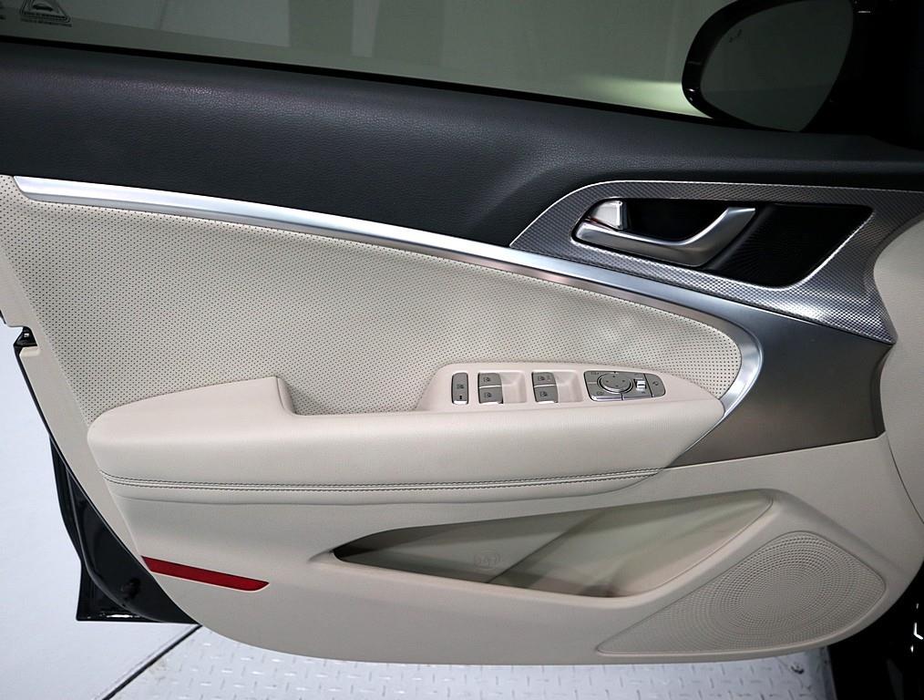 Genesis G70 - Vista 8