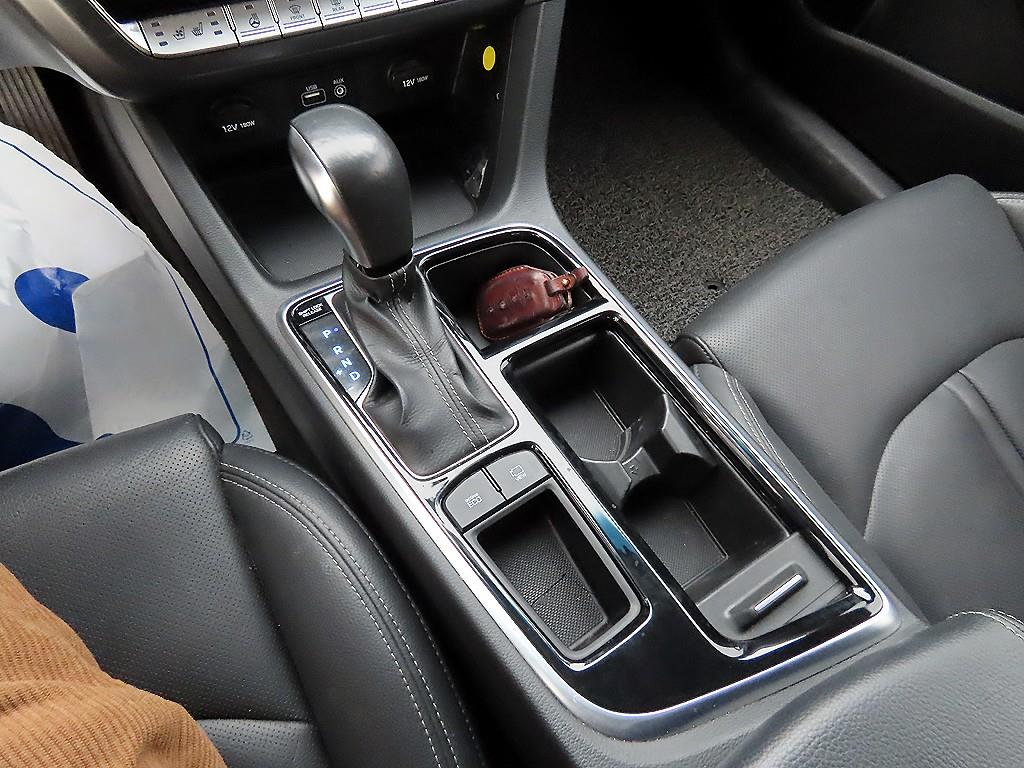 HYUNDAI Sonata - Vista 10