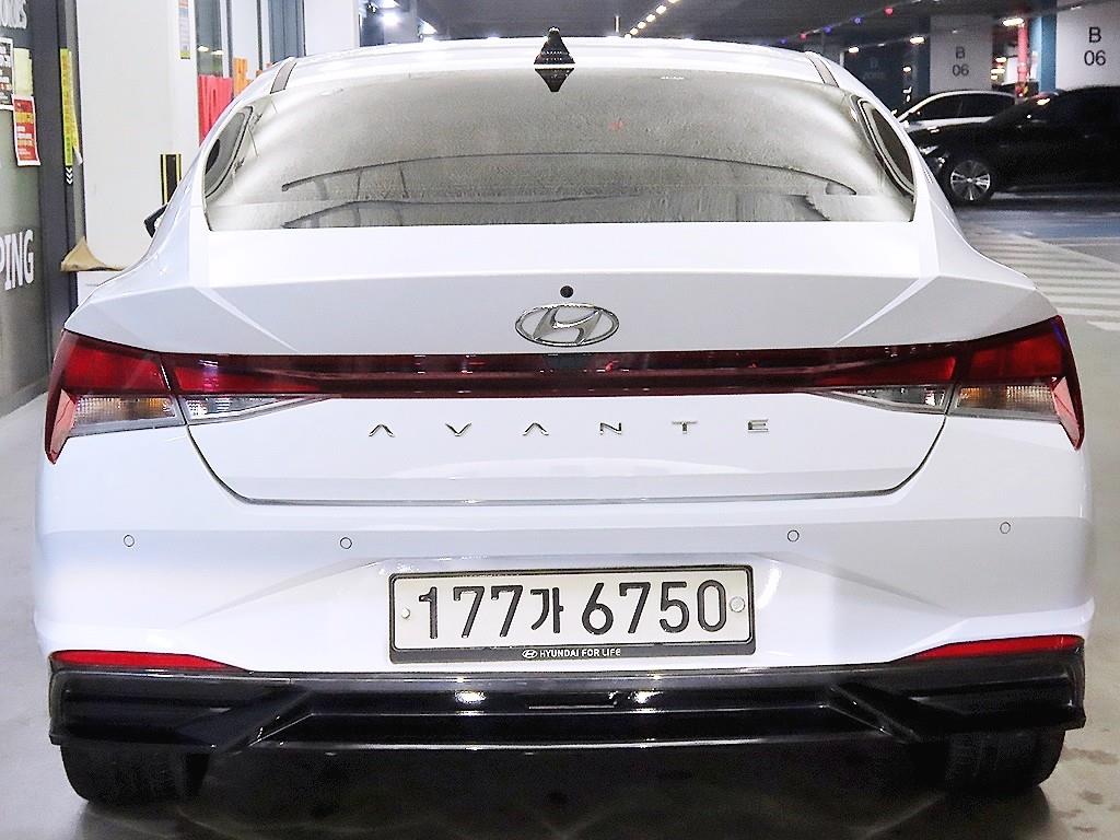 HYUNDAI Avante - Vista 5