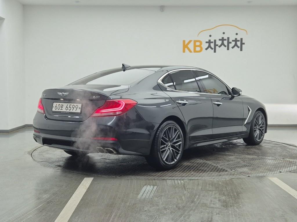 Genesis G70 - Vista 4