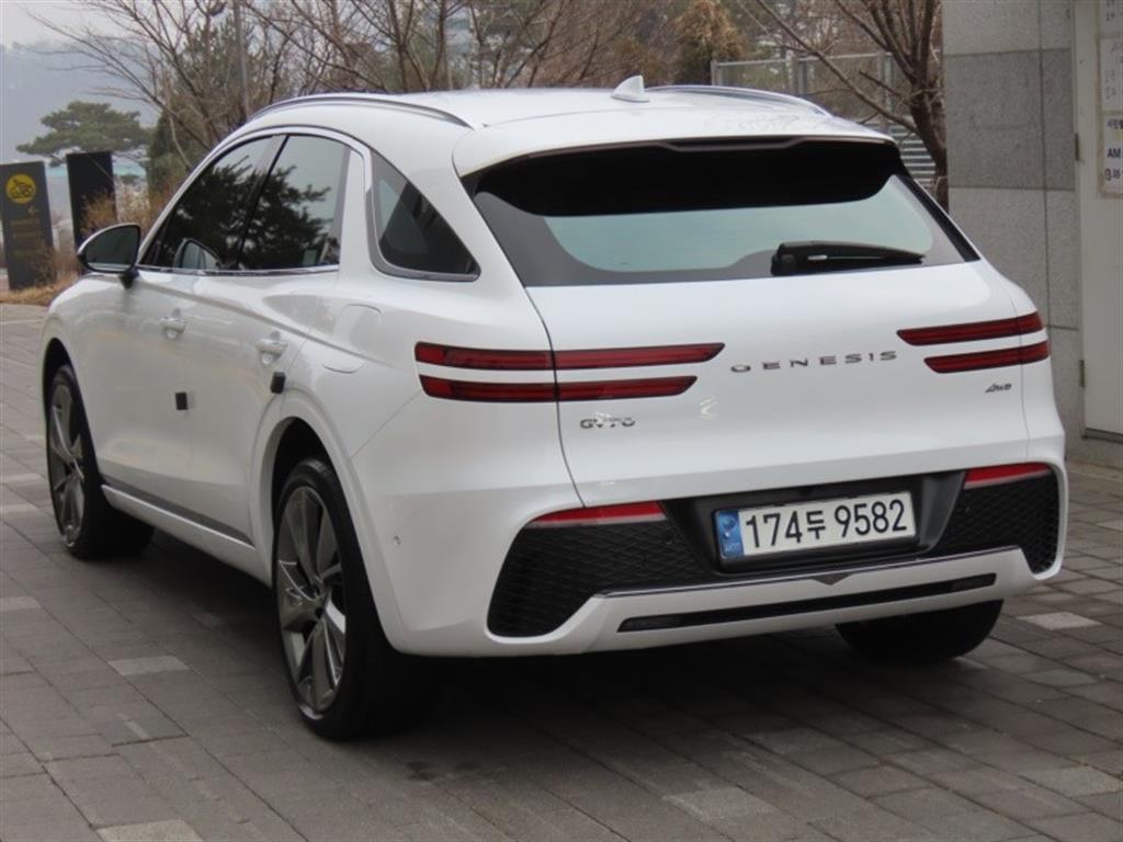 Genesis GV70 - Vista 7