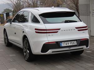 Genesis GV70 - Vista 8