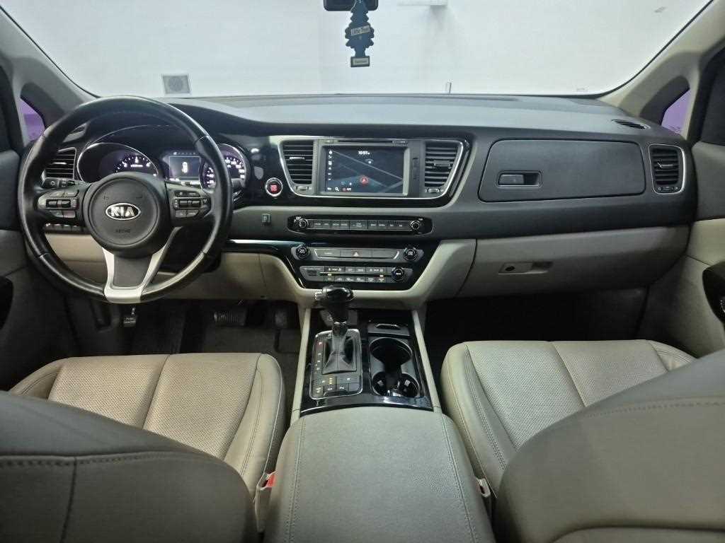 KIA Carnival - Vista 7