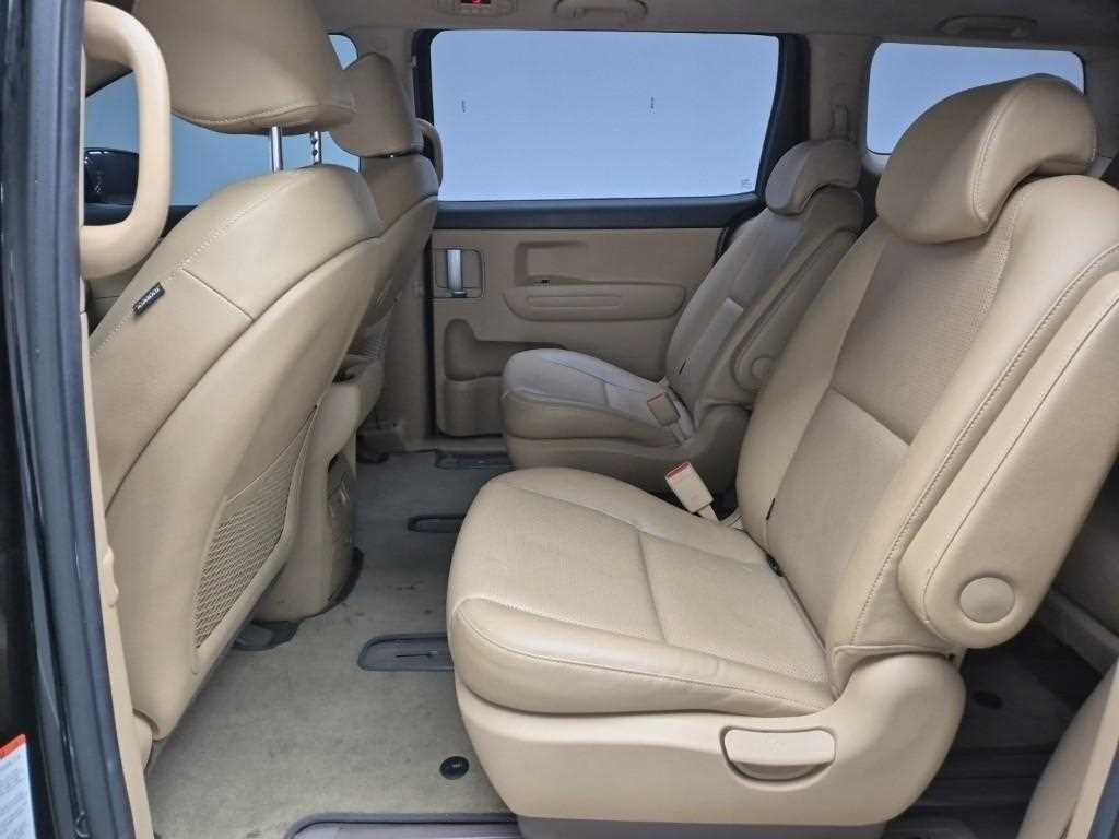 KIA Carnival - Vista 12