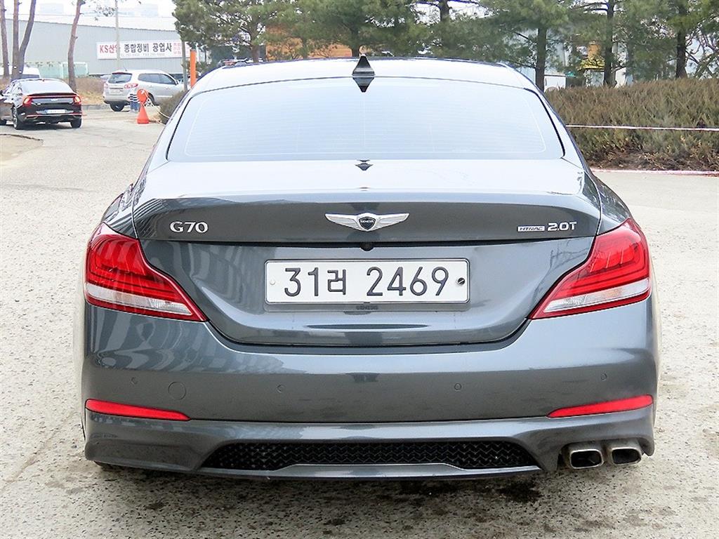 Genesis G70 - Vista 4