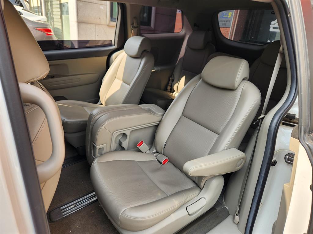 KIA Carnival - Vista 9