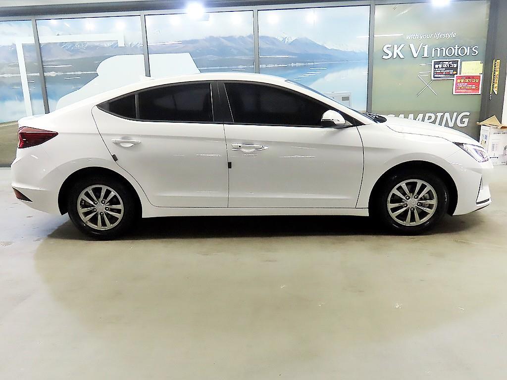 HYUNDAI Avante - Vista 3