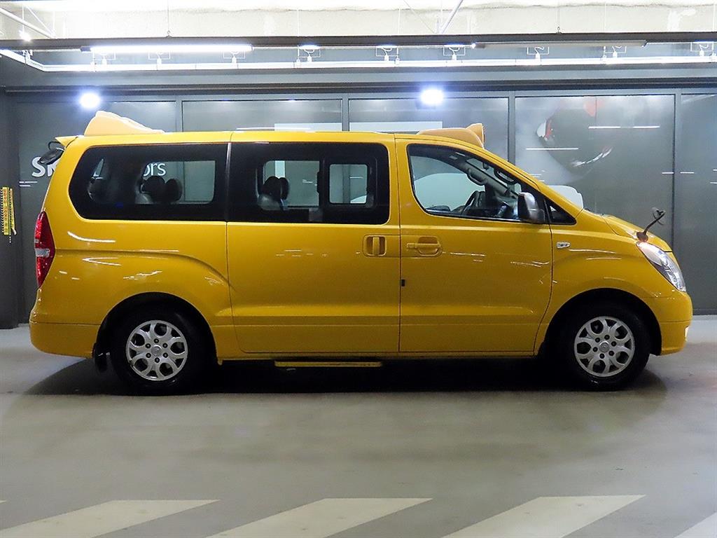 HYUNDAI Starex - Vista 3