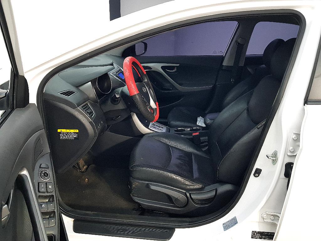 HYUNDAI Avante - Vista 7