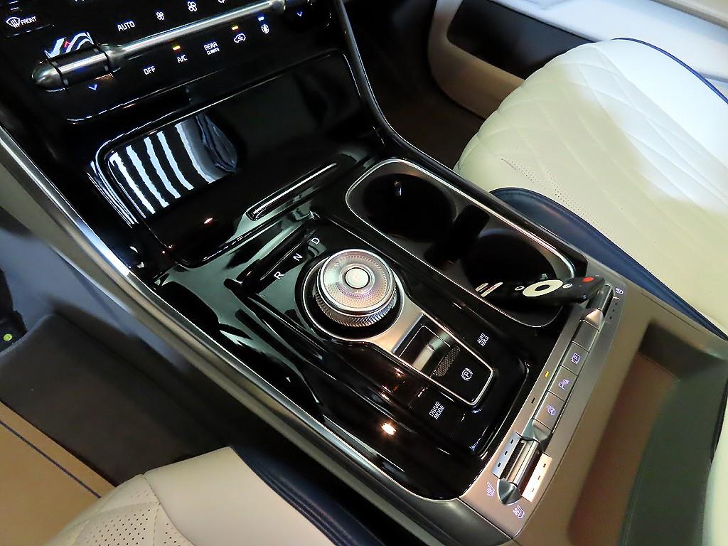 KIA Carnival - Vista 12